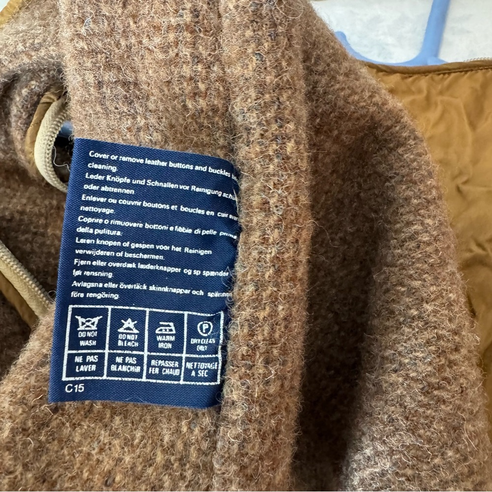 Vintage Women's Burberrys Trench Coat - Picture 16 of 16